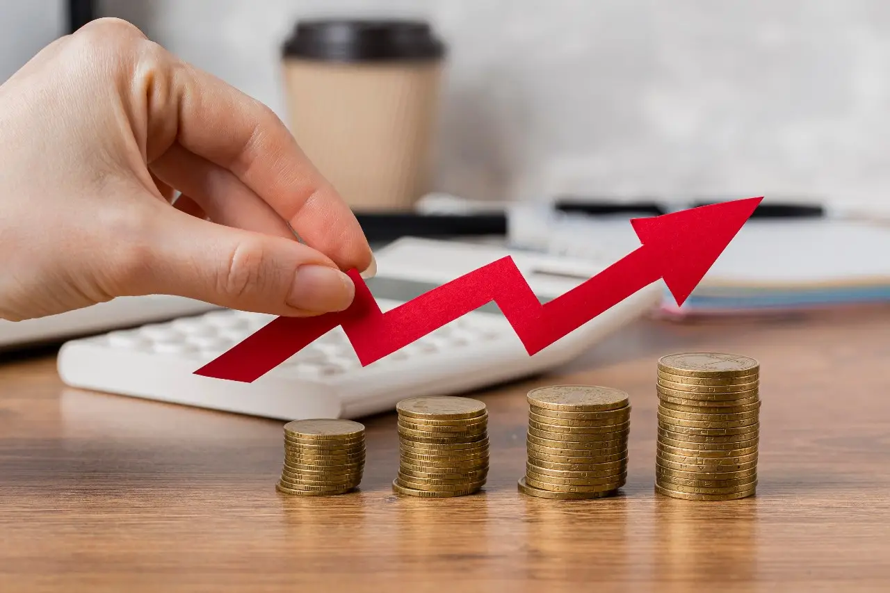 hand showing an arrow for growth and ROI