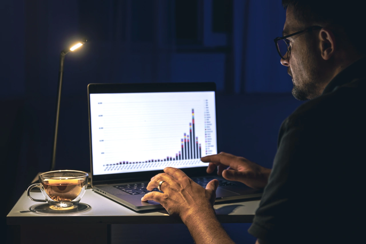 person tracking data on his laptop