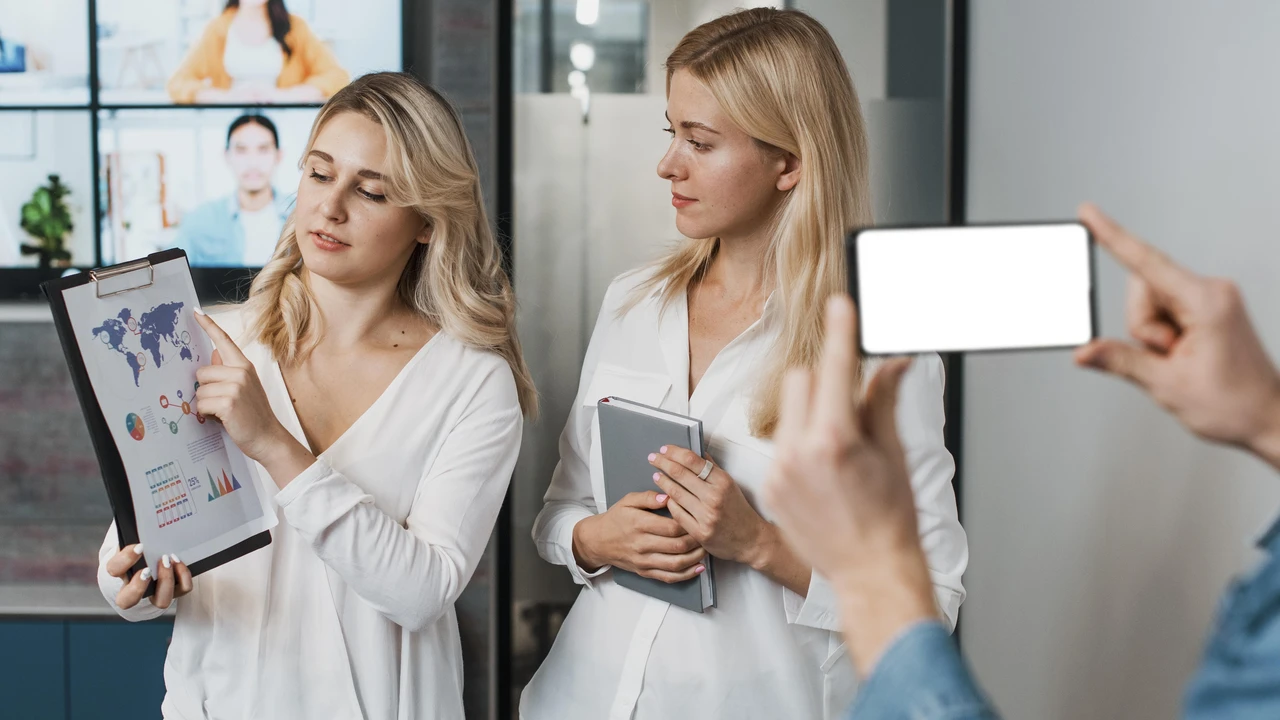 Learn which B2B webinar platforms deliver the engagement data, automation, and analytics you need to identify high-intent attendees, prove ROI, and accelerate revenue from every virtual event.
